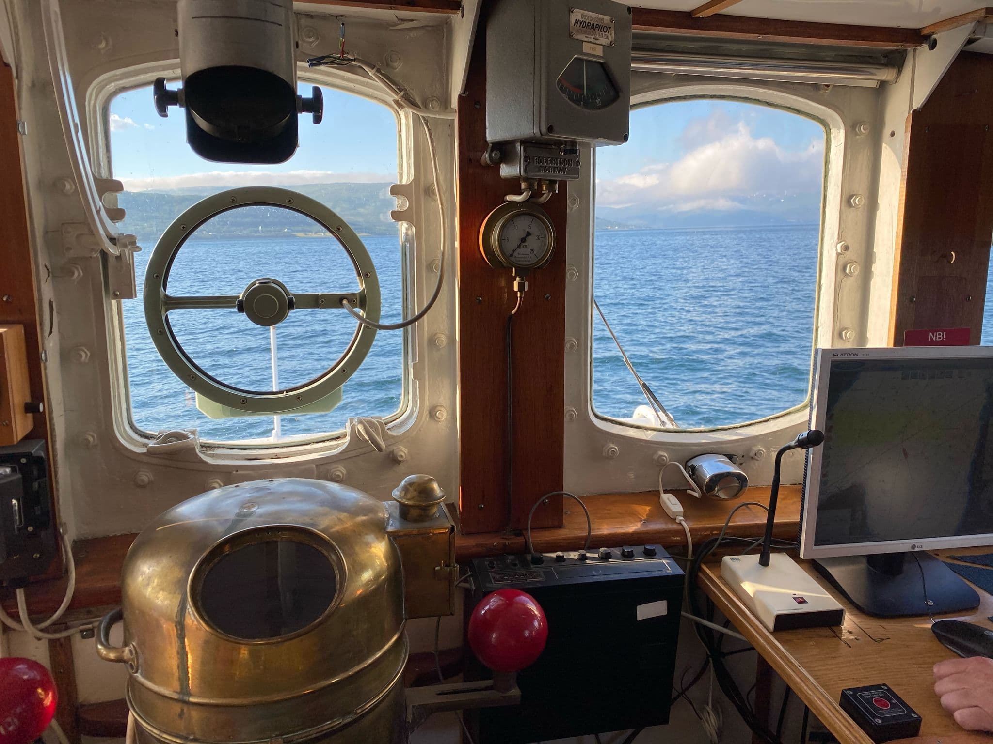 King Crab cruise with self caught lunch aboard comfortable expedition cruiser photo 6