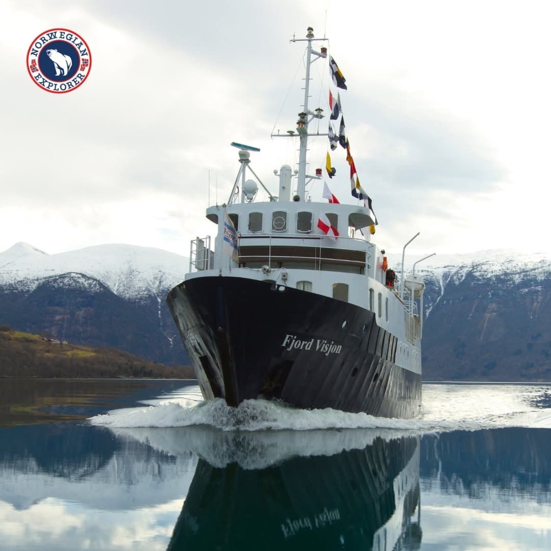 King Crab cruise with self caught lunch aboard comfortable expedition cruiser