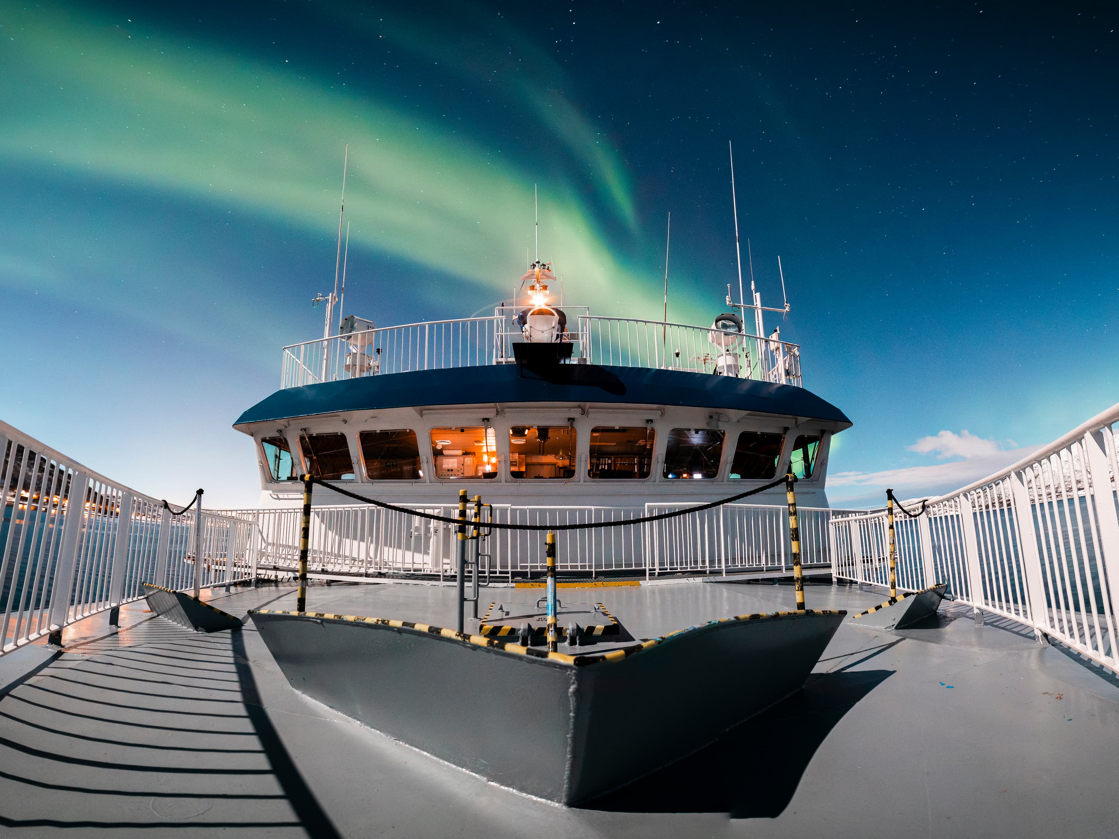 Tromsø: 24hrs Northern Lights & Whale Watching Cruise: Single Twin Cabin