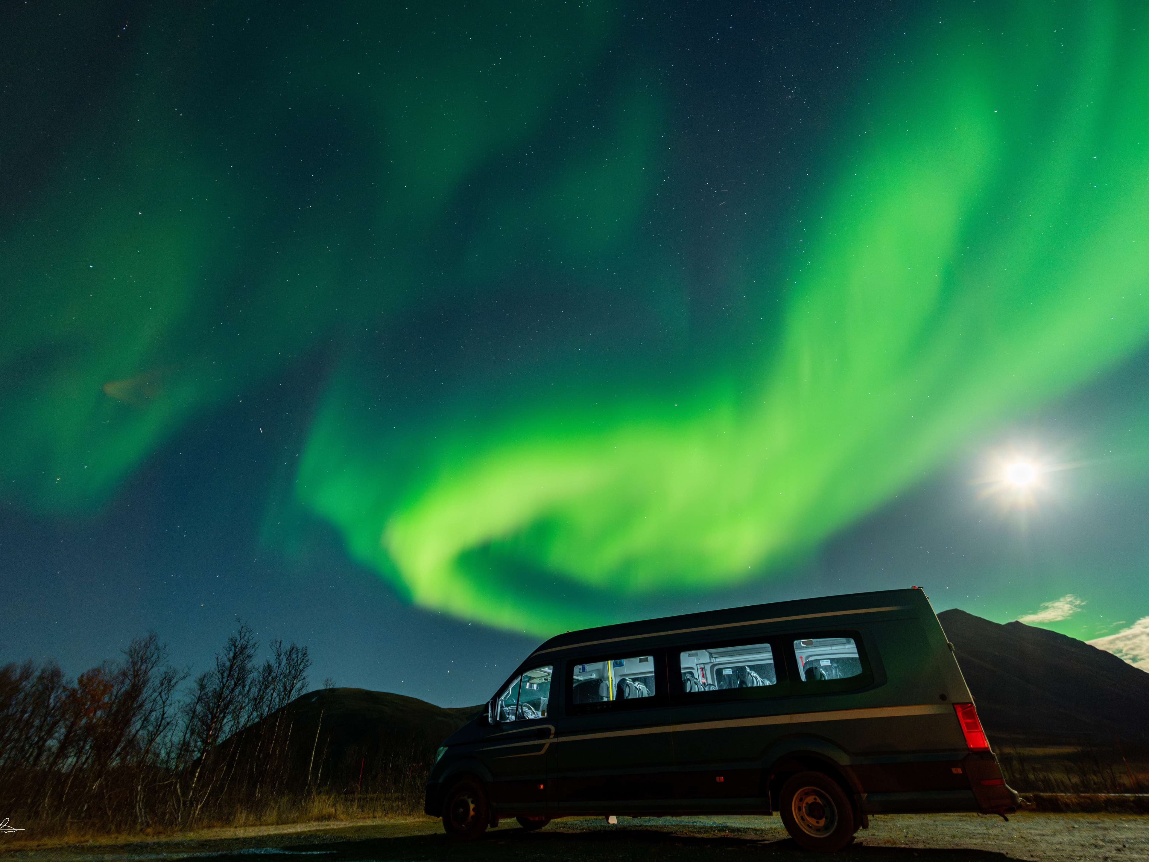 Tromsø: Small Group Northern Lights Tour with Expert Guide & Photos photo 2