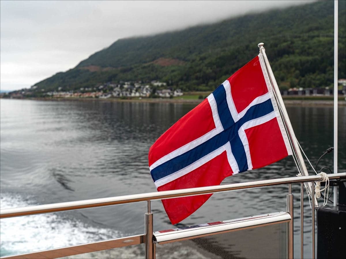 Arctic Fjord Cruise photo 2