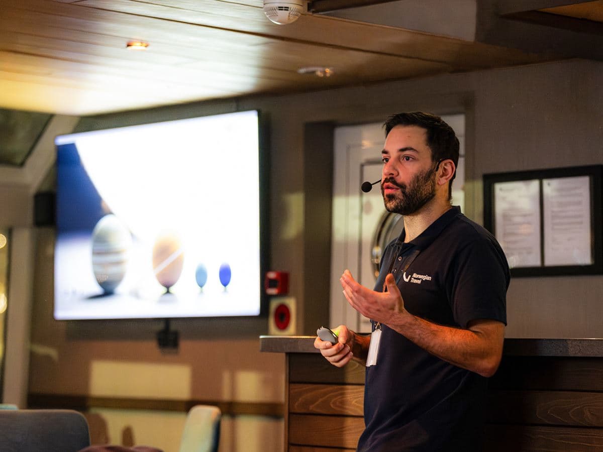 24hrs Northern Lights & Whale Watching Cruise: Twin Cabin photo 4
