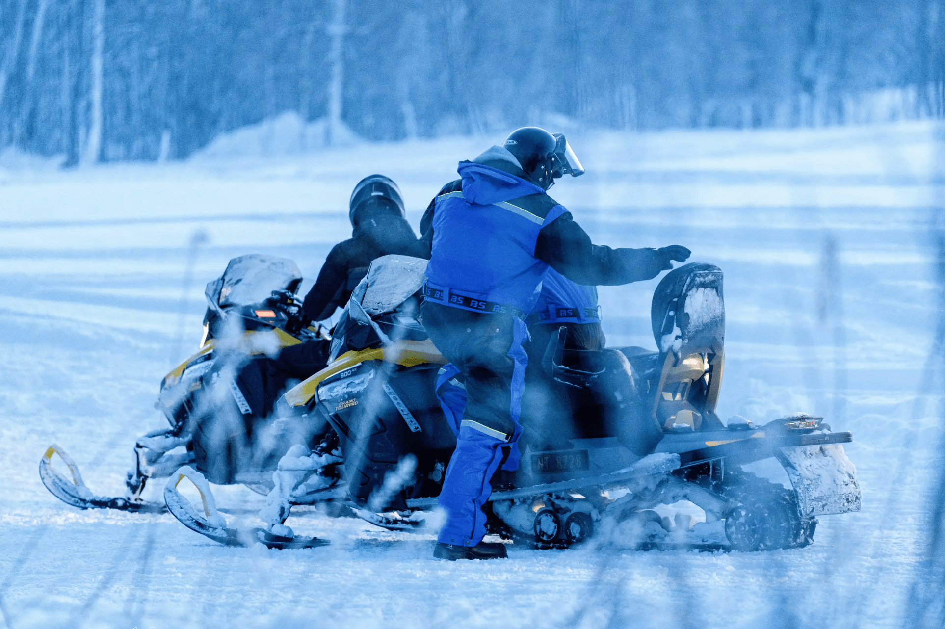 Tromsø: Local Snowmobile Experience photo 11