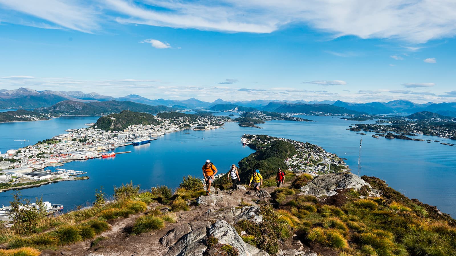 Kayak and hike in Ålesund