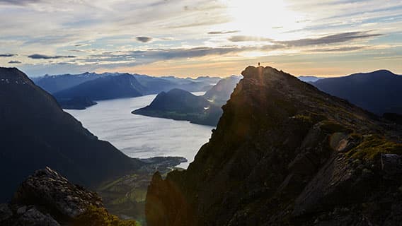 Guidet fjelltur over Romsdalseggen photo 4