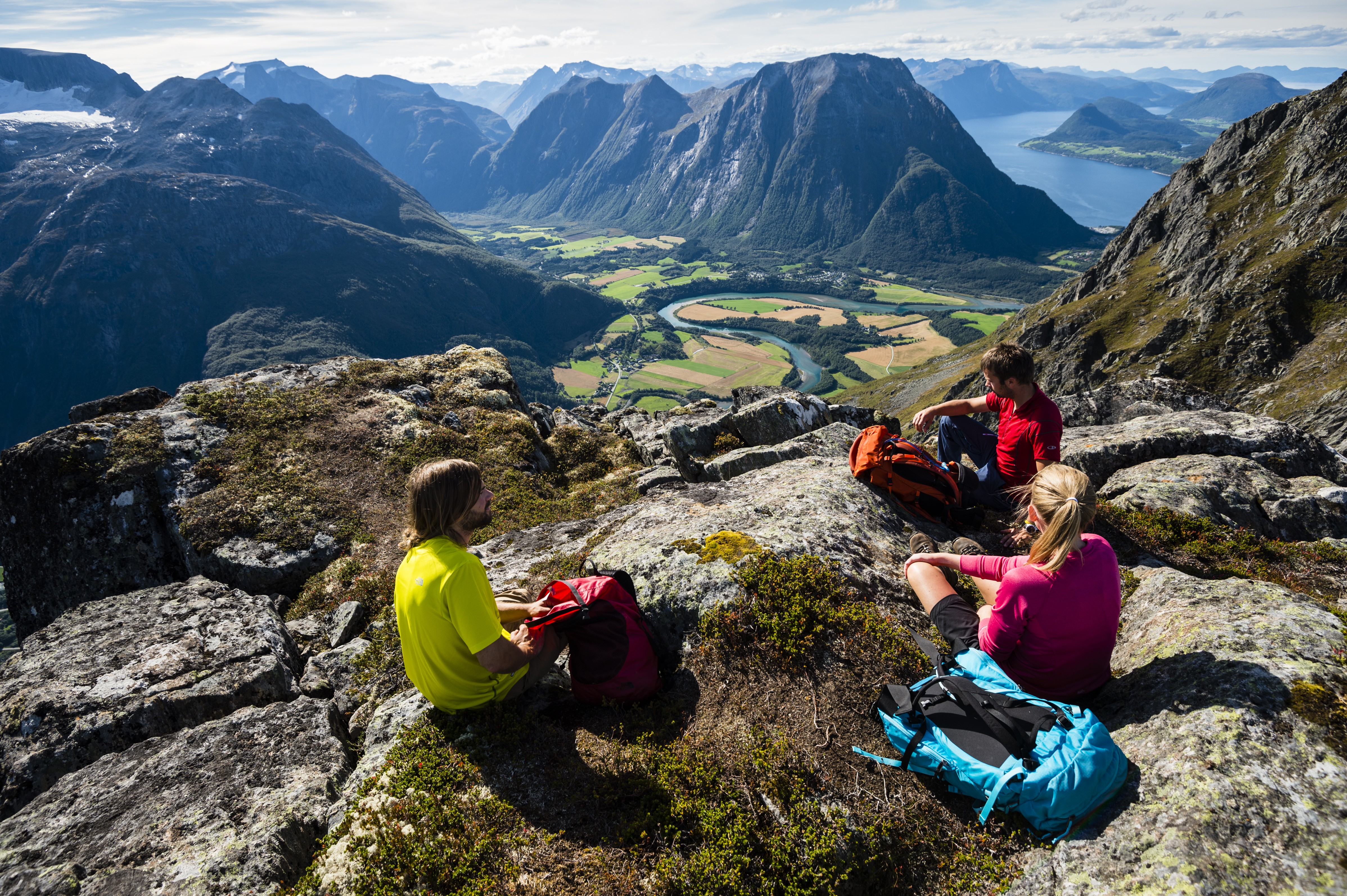 Guidet fjelltur over Romsdalseggen photo 2