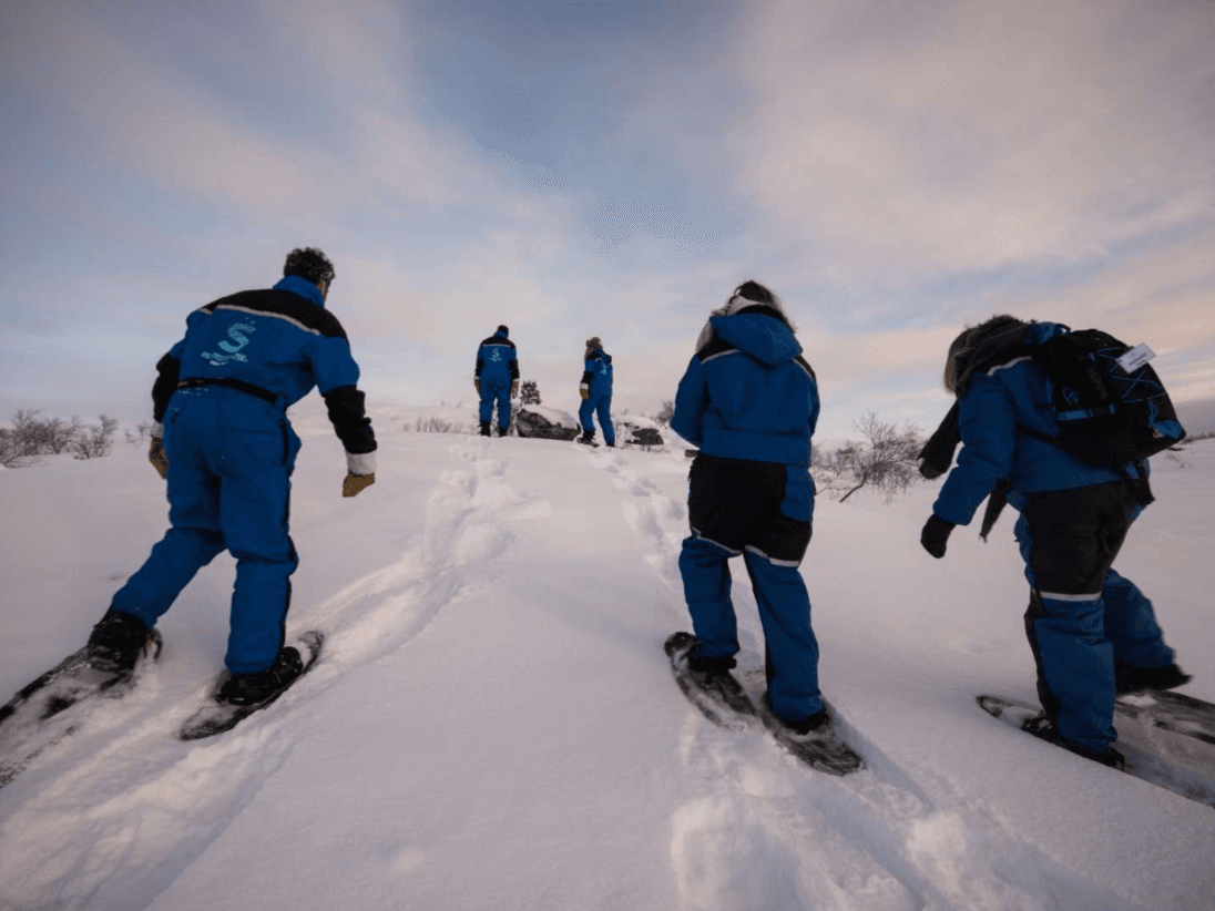 Paseo con raquetas de nieve photo 3